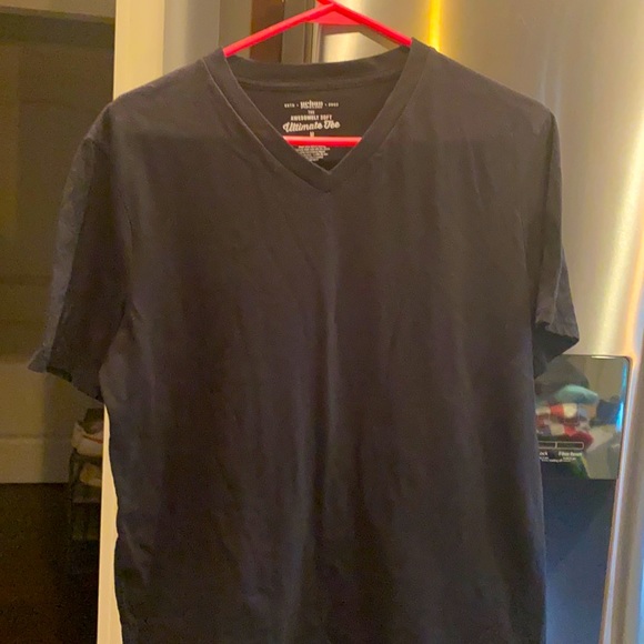 V neck - Picture 1 of 1